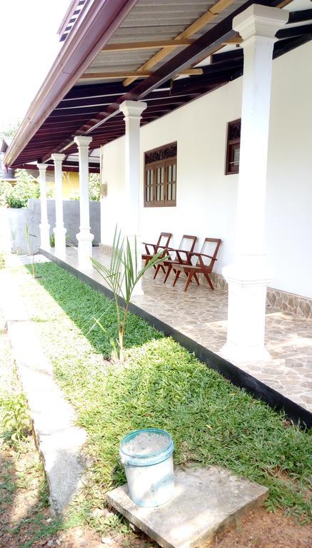 Dreams Villa Хиккадува Экстерьер фото